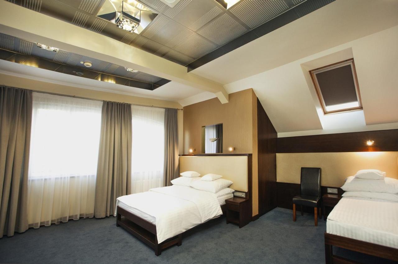 Hotel Inter Bielany Wroclawskie Exterior photo